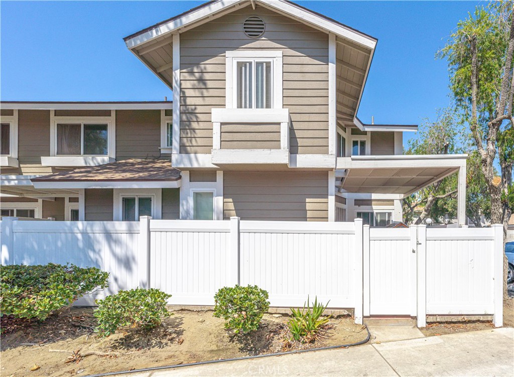 1650 S Campus Avenue 17