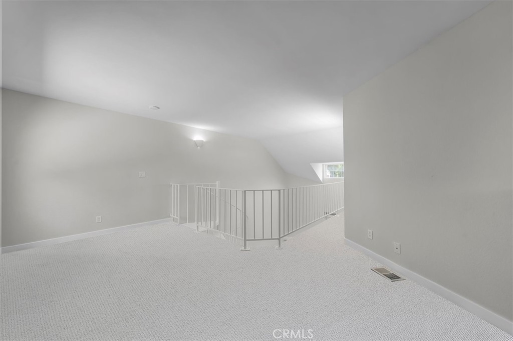 https://media.crmls.org/medias/0f035d60-2ded-4b18-a7e2-d02b6b9f6f81.jpg?preset=X-Large
