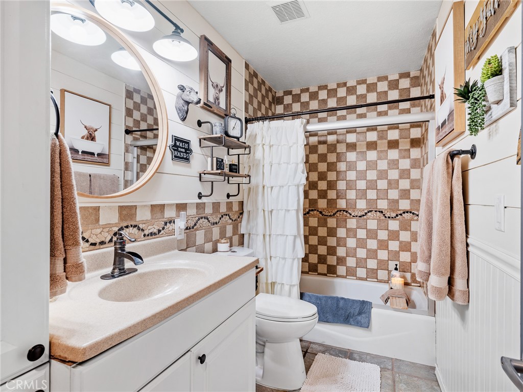 https://media.crmls.org/medias/0f04485c-cccb-481f-9e4b-6785397f3ca8.jpg?preset=X-Large