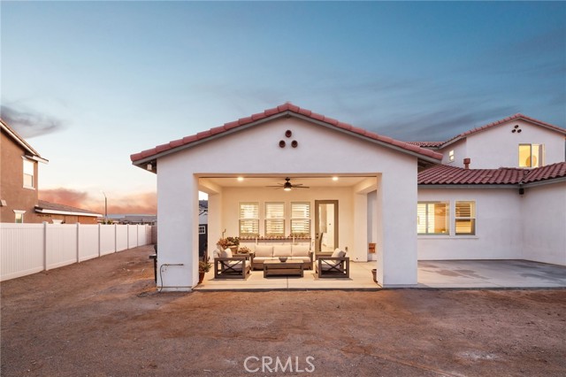 17042 Meteor Way, Riverside CA: https://media.crmls.org/medias/0f044bb2-a9e4-43da-97c2-5d8133bfb86a.jpg