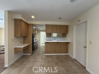 https://media.crmls.org/medias/0f04b2d7-eba0-452a-b7fd-c055c8123552.jpg?preset=X-Large