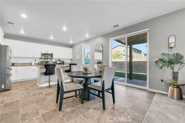 Detail Gallery Image 11 of 49 For 2493 Gunner Ridge Way, Rialto,  CA 92377 - 3 Beds | 2/1 Baths