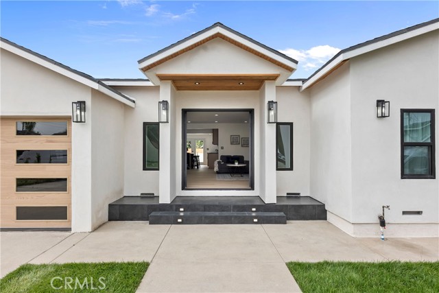 Detail Gallery Image 2 of 28 For 9044 Bigby St, Downey,  CA 90241 - 4 Beds | 3 Baths