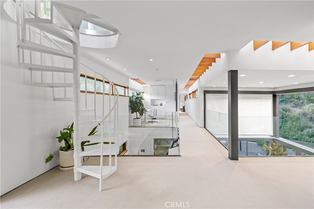 https://media.crmls.org/medias/0f058d62-416c-45ed-a581-9f0ed3fcbdd2.jpg?preset=X-Large