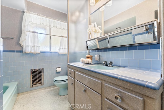 Detail Gallery Image 17 of 57 For 9521 Royal Palm Bld, Garden Grove,  CA 92841 - 4 Beds | 2/1 Baths