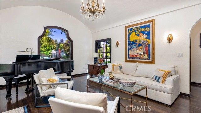 Detail Gallery Image 12 of 69 For 2042 N Ross St, Santa Ana,  CA 92706 - 3 Beds | 2/1 Baths