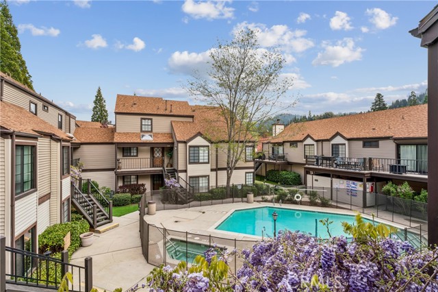 Detail Gallery Image 19 of 22 For 203 Village, Lake Arrowhead,  CA 92352 - 3 Beds | 2 Baths