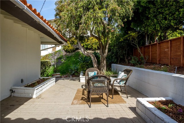 Sunny front patio right off the kitchen -great for BBQ's!