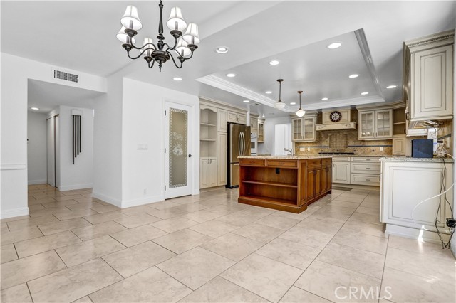 22718 Town Crier Road, Calabasas CA: https://media.crmls.org/medias/0f091754-7a99-49b6-8361-d631cf560bd6.jpg