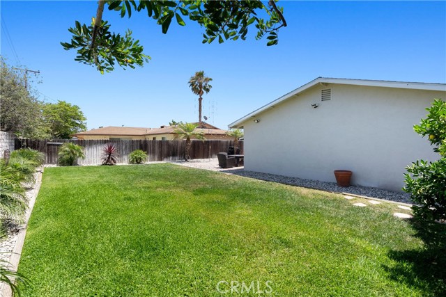 10171 Kukui Drive, Huntington Beach CA: https://media.crmls.org/medias/0f09a2bc-6fa3-4ff9-a267-af3ba9fa344d.jpg