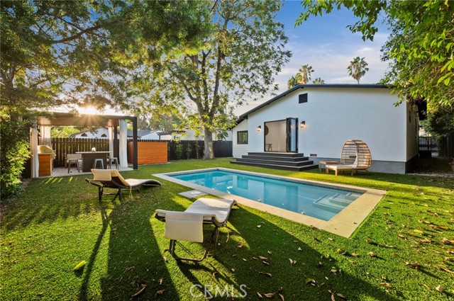 14328 Emelita Street, Sherman Oaks CA: https://media.crmls.org/medias/0f0a0d25-c1bb-4173-bf2d-4119c130d938.jpg