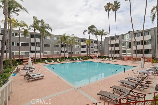 4915 Tyrone Avenue, Sherman Oaks CA: https://media.crmls.org/medias/0f0ae02a-2f0b-4e74-b8e2-85c7ee78ab48.jpg