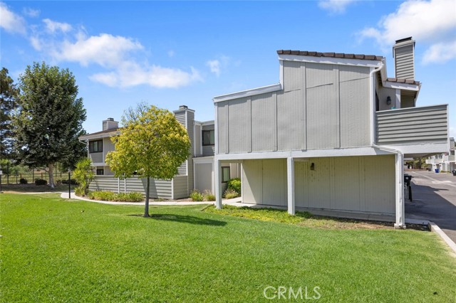 Detail Gallery Image 2 of 24 For 27070 Hidaway Ave #5,  Canyon Country,  CA 91351 - 2 Beds | 1/1 Baths