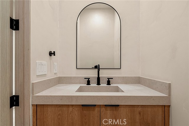 Detail Gallery Image 24 of 58 For 5525 Carpenter Ave, Valley Village,  CA 91607 - 5 Beds | 6/1 Baths