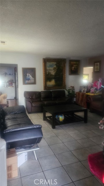 Detail Gallery Image 6 of 34 For 2313 Downie Pl, Santa Ana,  CA 92706 - 4 Beds | 2 Baths