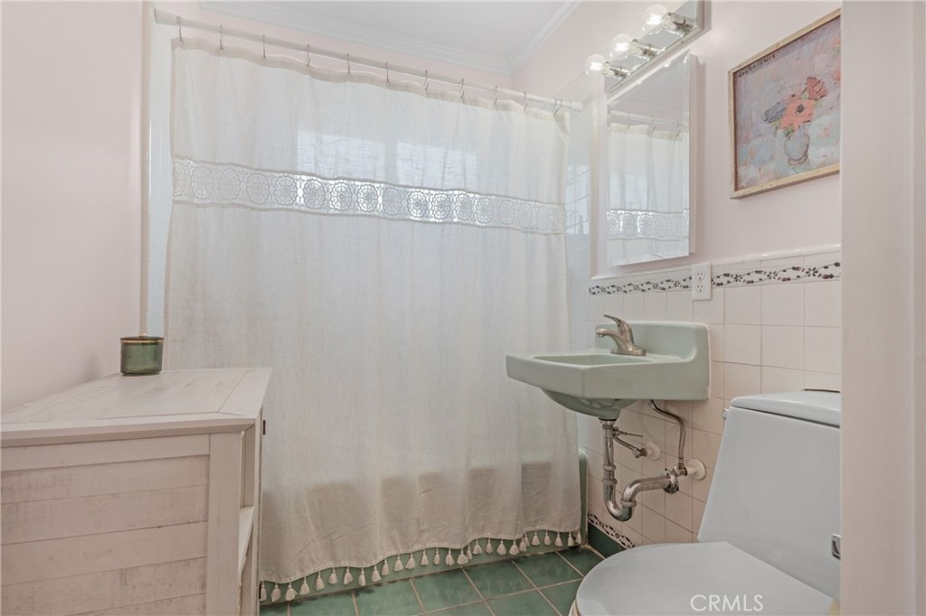 https://media.crmls.org/medias/0f0df153-ba3a-415f-b071-9417446224b3.jpg?preset=X-Large