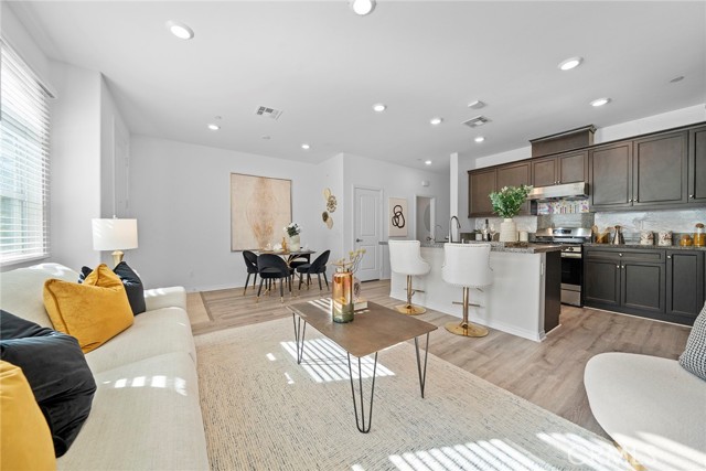 16022 Voyager Avenue, Chino CA: https://media.crmls.org/medias/0f0e82c5-2d8b-44cb-ab58-7f8cdf013fe0.jpg