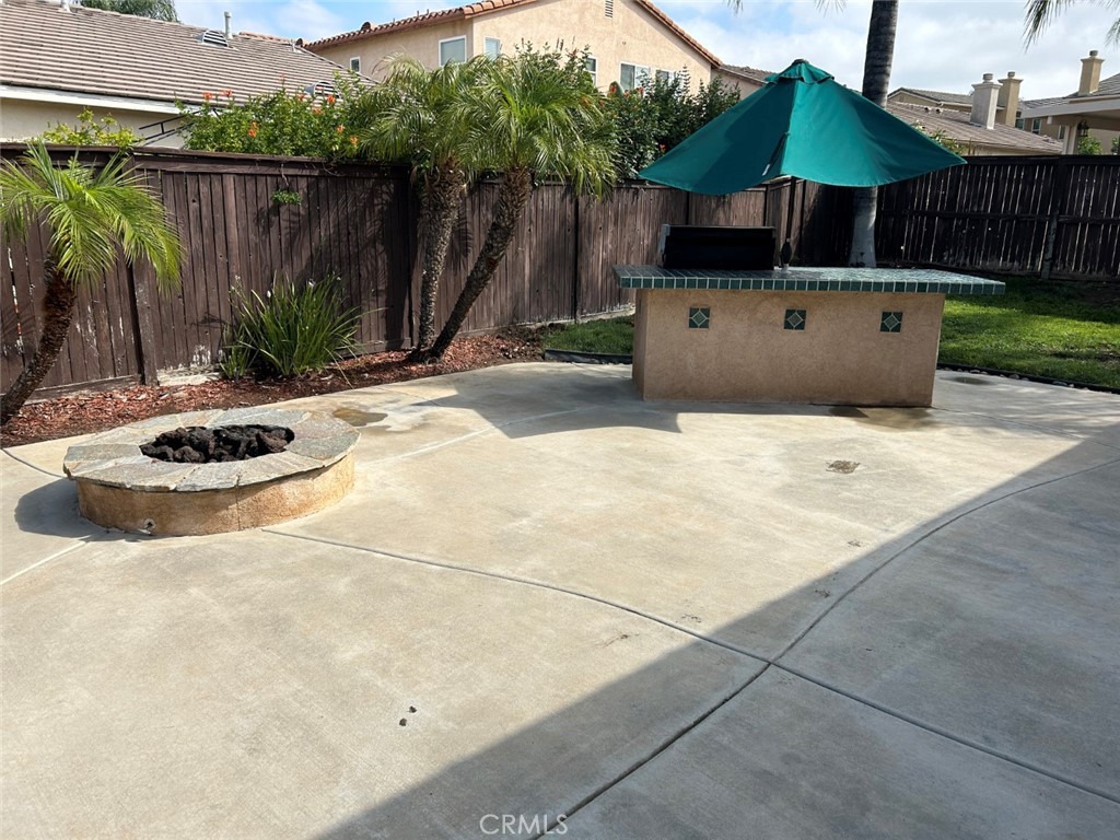 https://media.crmls.org/medias/0f0eb3ea-0e7a-487c-abca-c8ce45b1d1e7.jpg?preset=X-Large