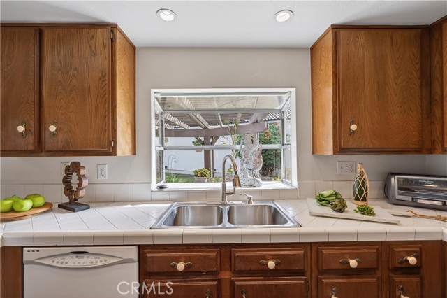 Detail Gallery Image 19 of 40 For 1496 Lemon Grove, Upland,  CA 91786 - 2 Beds | 2 Baths