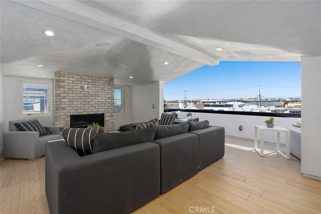 0f0f0cc2 5503 4233 Ac8d 494bb95b5f3f