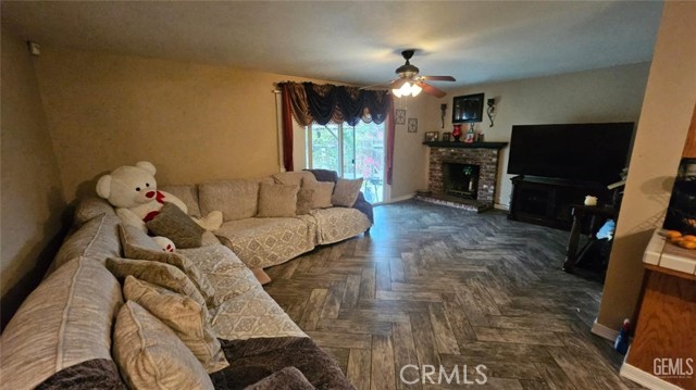 Detail Gallery Image 6 of 15 For 572 Memory Ln, Porterville,  CA 93257 - 3 Beds | 2 Baths