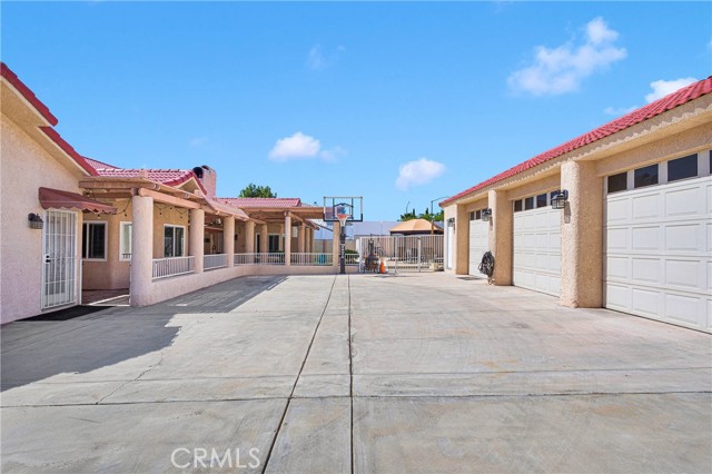 Detail Gallery Image 51 of 62 For 12546 Autumn Leaves Ave, Victorville,  CA 92395 - 5 Beds | 3/1 Baths