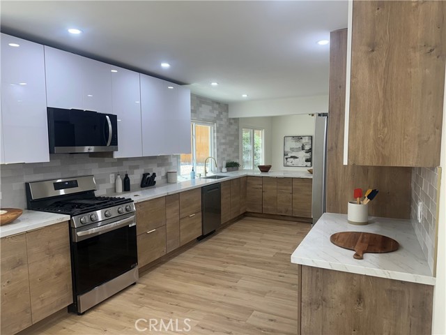 8043 Hillandale Drive, San Diego CA: https://media.crmls.org/medias/0f120feb-f9f3-4636-b01c-c6ccf13a8d8b.jpg