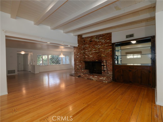 Detail Gallery Image 19 of 65 For 4539 Hayvenhurst, Encino,  CA 91436 - 3 Beds | 3 Baths