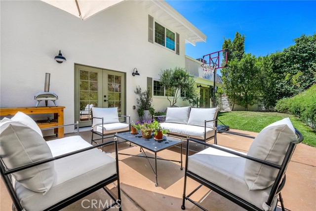 17152 Escalon Drive, Encino CA: https://media.crmls.org/medias/0f127520-9fbc-4324-9419-d74928f1c5b7.jpg