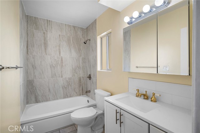 Detail Gallery Image 12 of 17 For 208 E Chevy Chase Dr #12,  Glendale,  CA 91205 - 2 Beds | 1 Baths