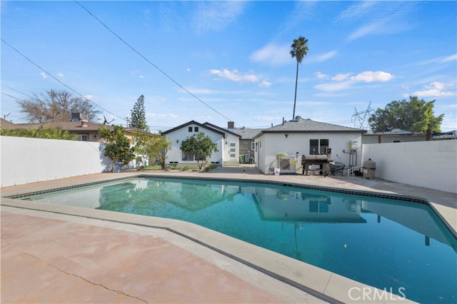 7713 Hinds Avenue photo 3