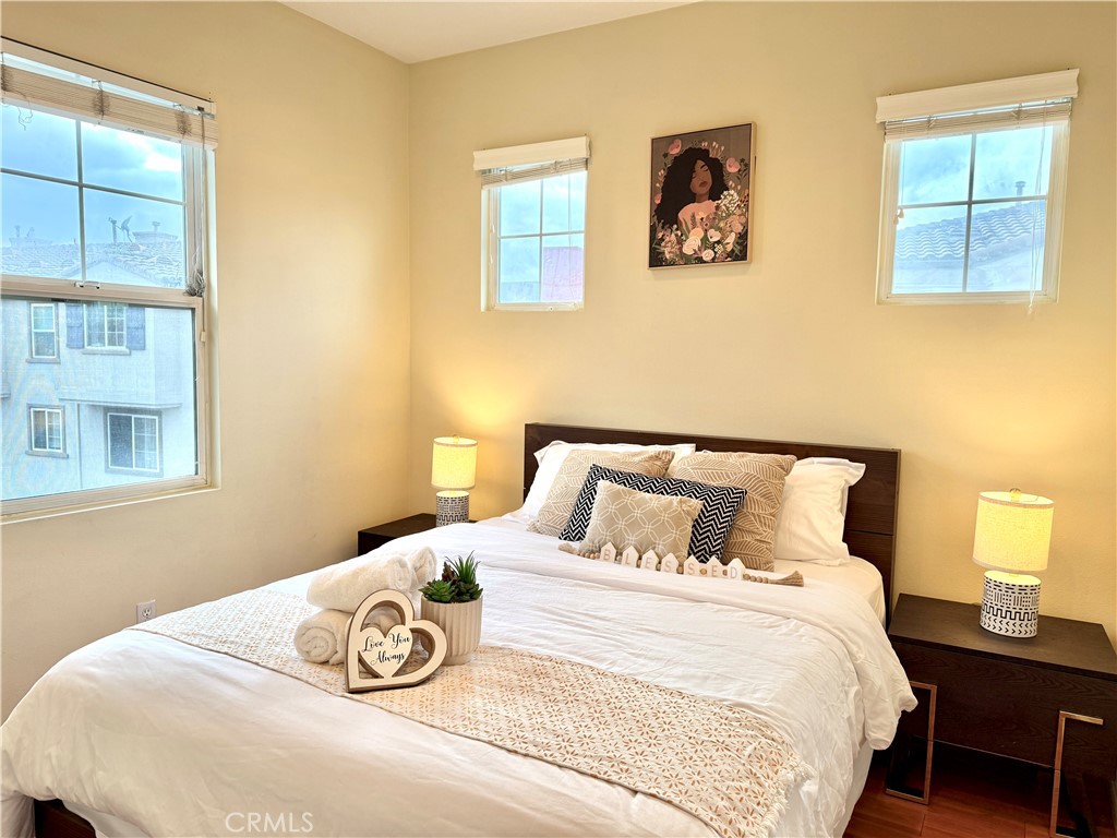 MLS #OC25256183 image #36