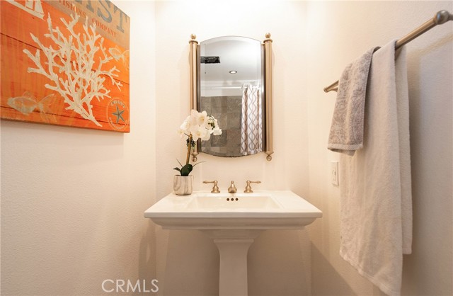 18202 Kingsdale Avenue, Redondo Beach, California 90278, 2 Bedrooms Bedrooms, ,1 BathroomBathrooms,Residential,Sold,Kingsdale,WS22015615