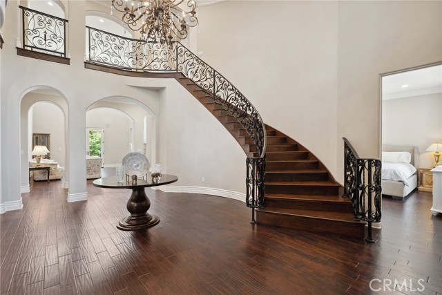 23115 Erwin Street, Woodland Hills CA: https://media.crmls.org/medias/0f18a710-dfff-4b3e-9b29-b289ac0c663b.jpg