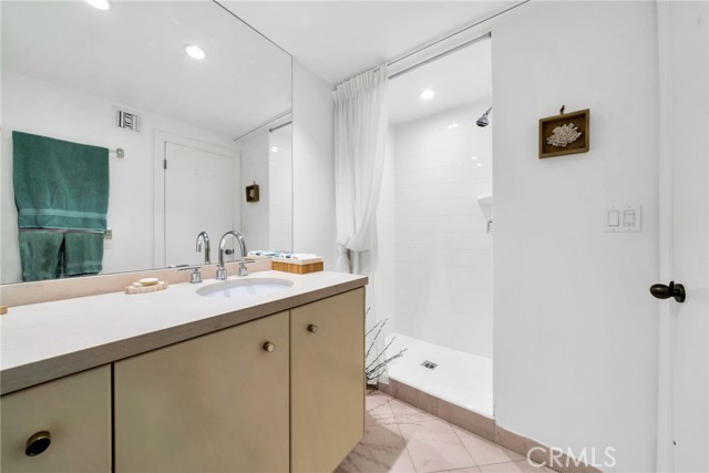 Detail Gallery Image 18 of 37 For 7259 Hillside Ave #102,  Los Angeles,  CA 90046 - 2 Beds | 2 Baths