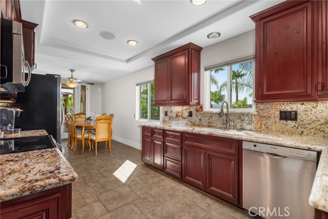 Image 35 of 75 For 22571 Canyon Lake Drive