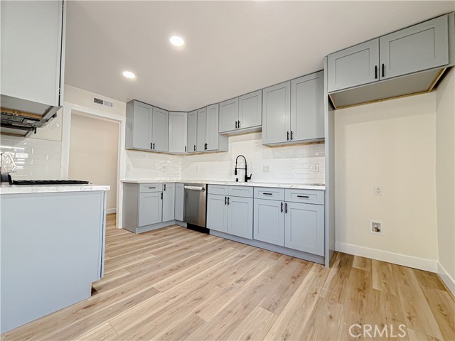 Detail Gallery Image 4 of 19 For 44714 2nd, Lancaster,  CA 93535 - 3 Beds | 2 Baths