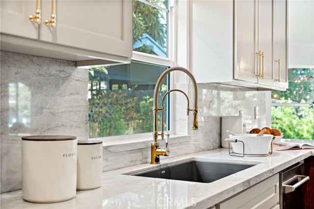 229 S Kingsley Drive, Los Angeles CA: https://media.crmls.org/medias/0f1c37f1-a633-491a-baea-537992e19a9c.jpg