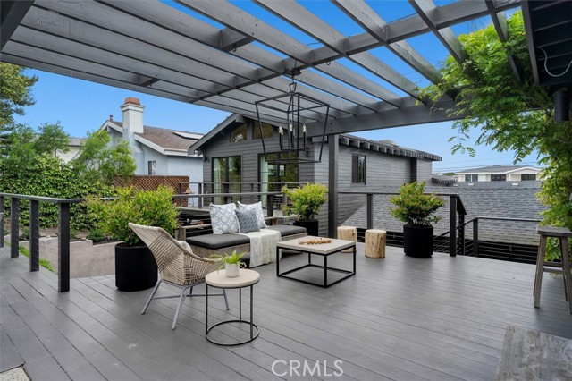 1012 10th Street, Manhattan Beach CA: https://media.crmls.org/medias/0f1c6204-5c9c-48d1-90a9-1e71db502f1f.jpg