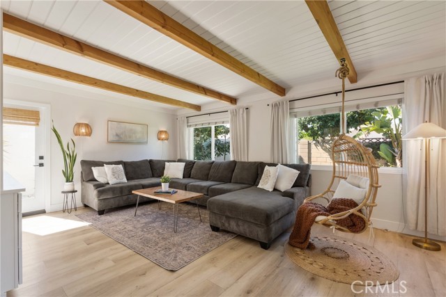 7661 Ontario Drive, Huntington Beach CA: https://media.crmls.org/medias/0f1d336b-9acc-46ec-bc27-3289f8bf607d.jpg