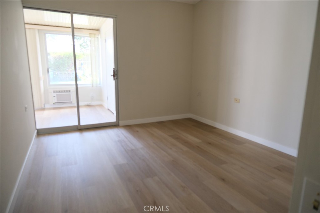 https://media.crmls.org/medias/0f1e4de6-92c8-4329-92d8-547826a419a4.jpg?preset=X-Large
