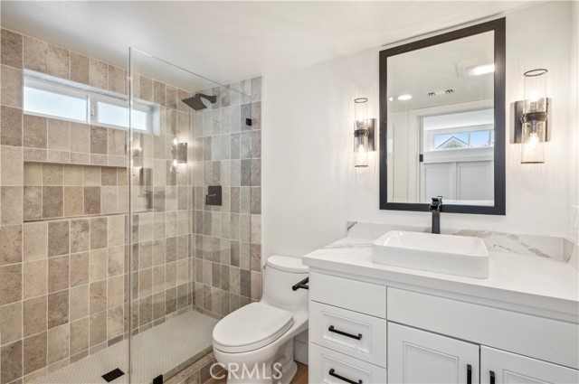 439 1/2 Carnation Avenue, Corona del Mar CA: https://media.crmls.org/medias/0f1e963c-b6c8-4367-90db-de911416999e.jpg