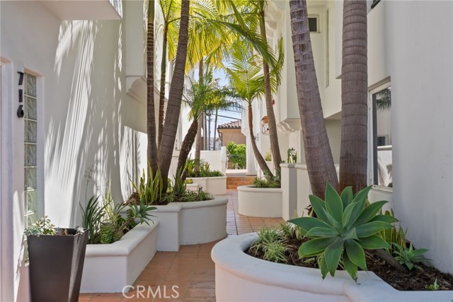 720 Manhattan Beach, Manhattan Beach, California 90266, 2 Bedrooms Bedrooms, ,2 BathroomsBathrooms,Residential,For Sale,Manhattan Beach,SB26077067
