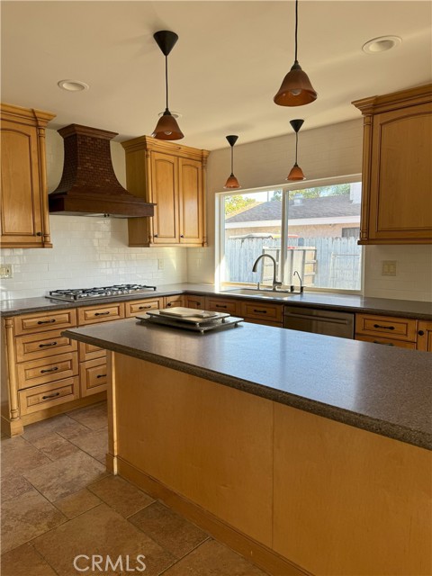 1112 Coronado Street, Upland CA: https://media.crmls.org/medias/0f1feae1-c703-4e04-9930-31e31a0a3273.jpg