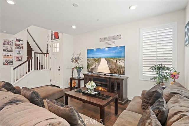 Detail Gallery Image 8 of 42 For 12827 W Hemingway Dr, San Fernando,  CA 91340 - 4 Beds | 2/1 Baths