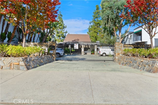 Detail Gallery Image 1 of 33 For 18645 Hatteras St #223,  Tarzana,  CA 91356 - 1 Beds | 1 Baths