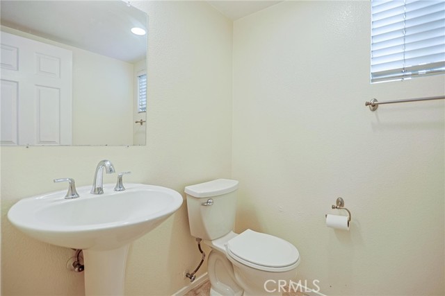 Detail Gallery Image 10 of 23 For 2062 W Blue Violet Ct, Anaheim,  CA 92801 - 3 Beds | 2/1 Baths