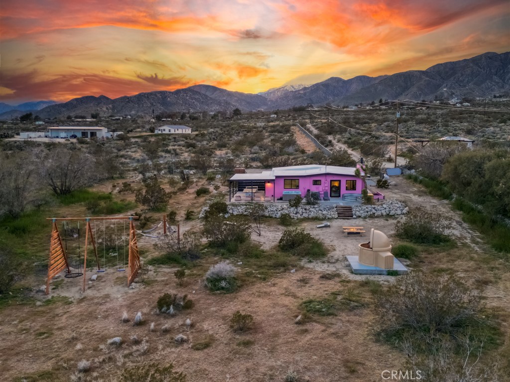 https://media.crmls.org/medias/0f22fef3-ce14-4f18-840d-a48dc4ec8aad.jpg?preset=X-Large