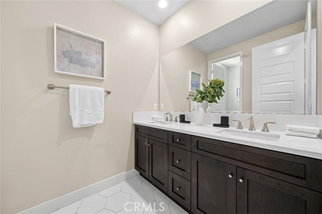 Detail Gallery Image 28 of 46 For 163 Crossover, Irvine,  CA 92618 - 4 Beds | 3/1 Baths