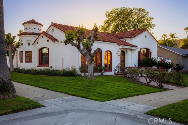 Detail Gallery Image 2 of 53 For 4202 University, Riverside,  CA 92501 - 4 Beds | 3 Baths